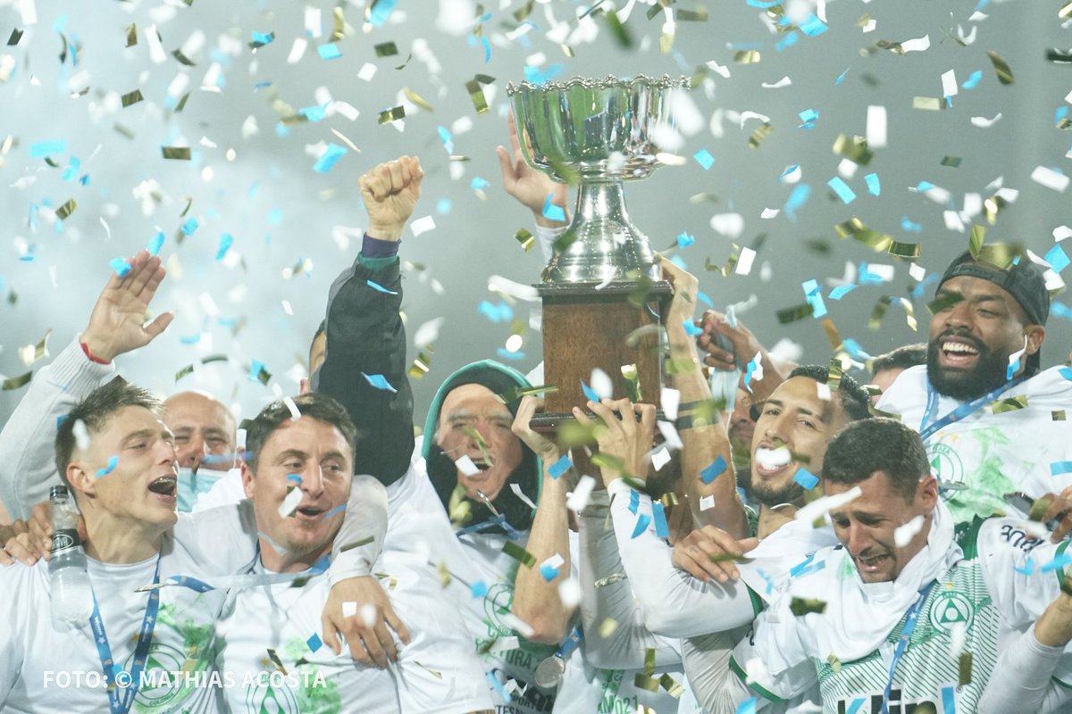 Plaza Colonia se coronó campeón del Torneo Apertura 2021. 
Se impuso con autoridad 2-0 a Wanderers en el Parque Viera.
