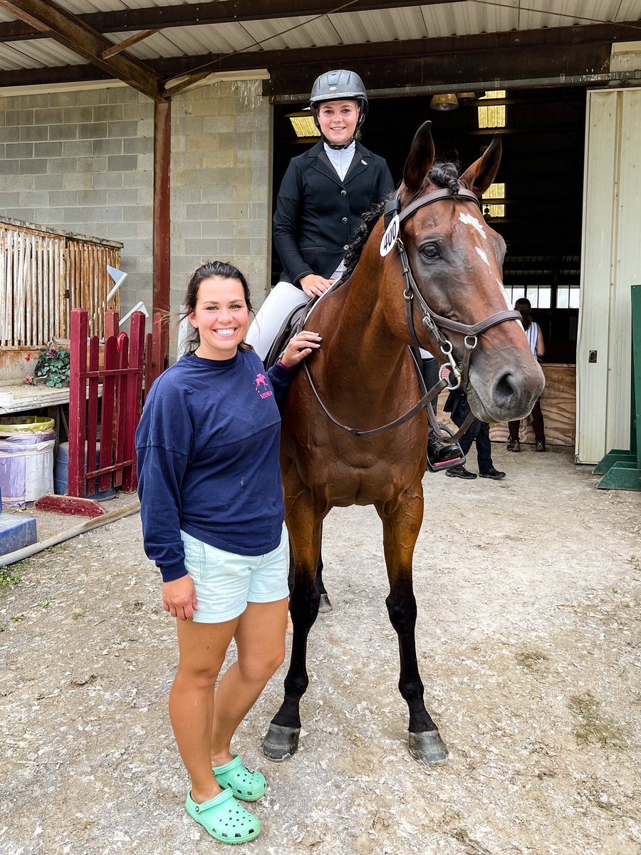 torijada6's tweet image. First show for Smartie and Olivia 💚🦙 #SmartTransition #ottb #smartstrike #zardana