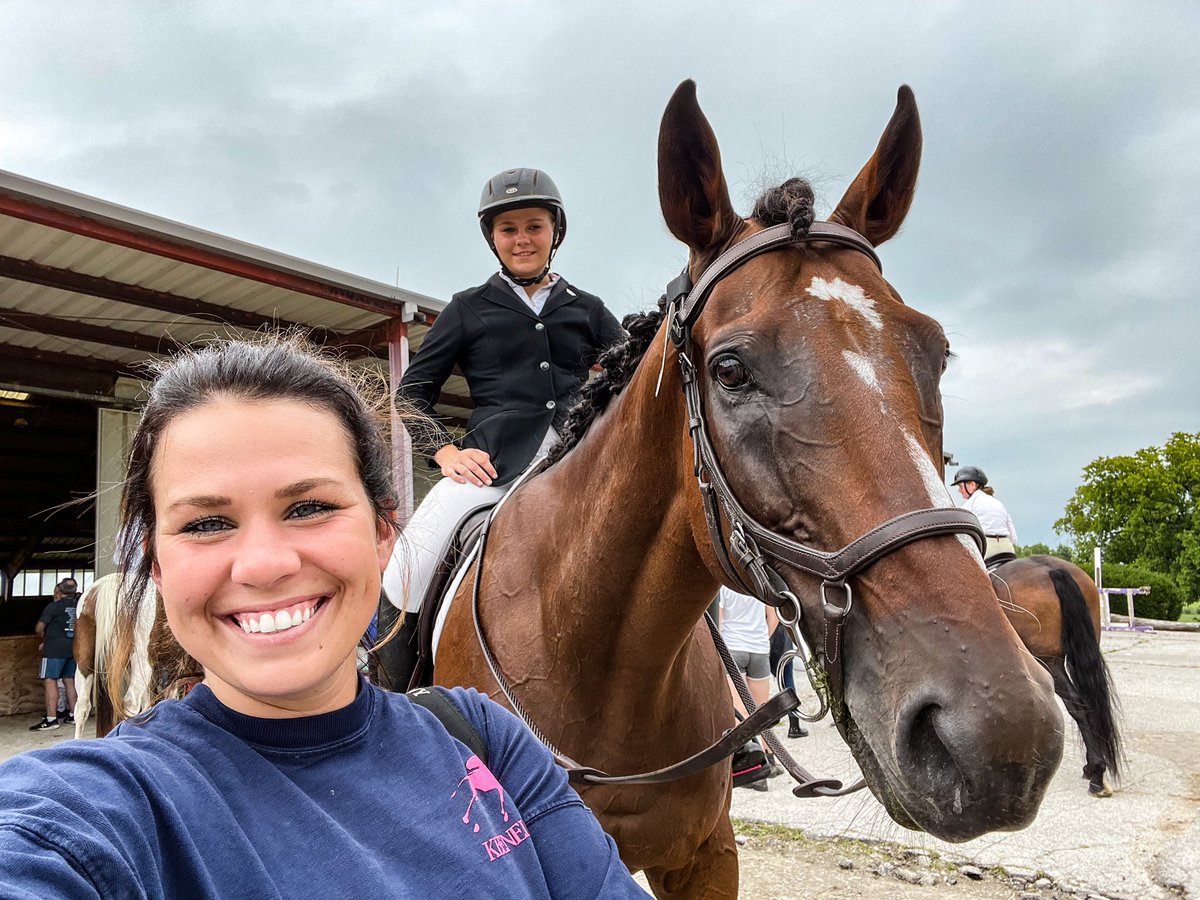 torijada6's tweet image. First show for Smartie and Olivia 💚🦙 #SmartTransition #ottb #smartstrike #zardana
