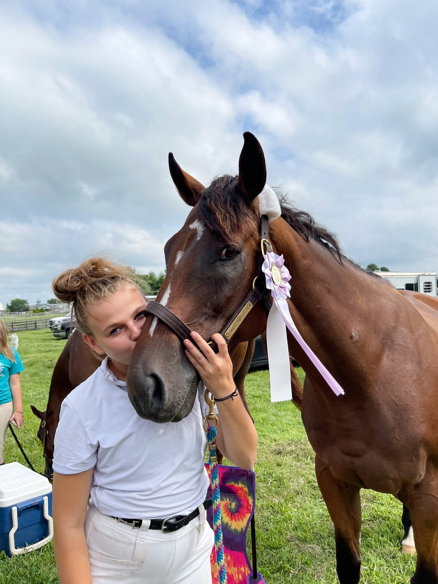 torijada6's tweet image. First show for Smartie and Olivia 💚🦙 #SmartTransition #ottb #smartstrike #zardana