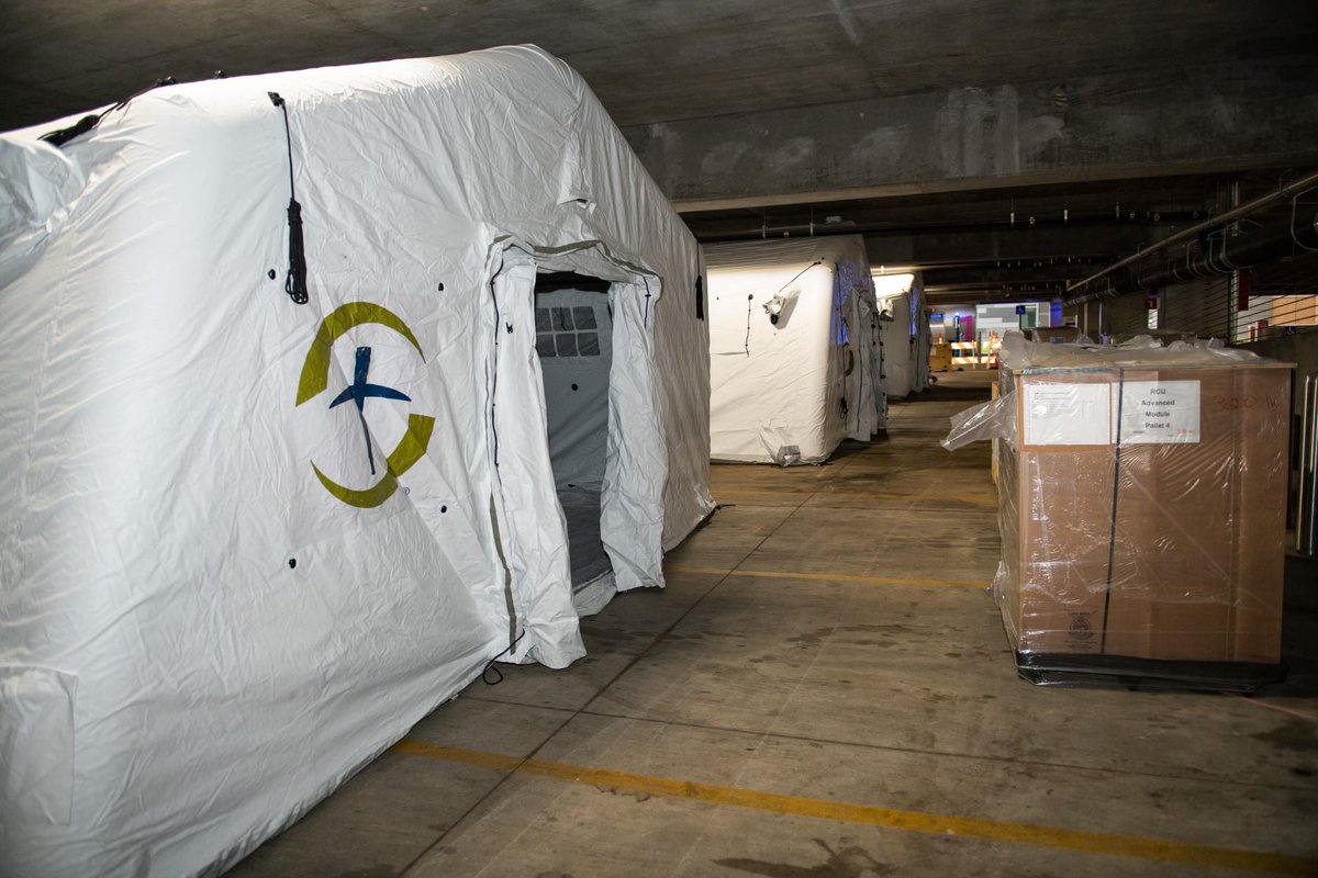 Franklin_Graham's tweet photo. Our @SamaritansPurse Emergency Field Hospital has arrived in Jackson, Mississippi, and is being set up to treat COVID-19 patients on the campus of the University of Mississippi Medical Center. I know that our team would be grateful for your prayers. https://t.co/9vxpn41bAD