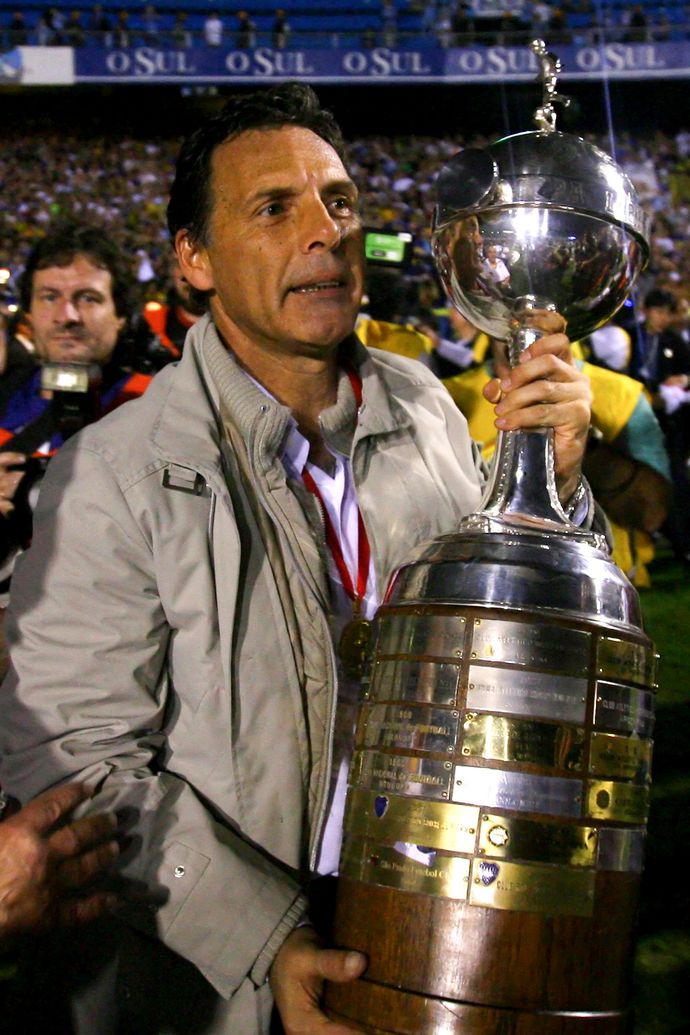 Nicoambrogi's tweet photo. Miguel Angel Russo. 2 ciclos.

115 partidos
57 victorias
33 empates
25 derrotas

186 goles gritados
94 goles en contra

Libertadores 2007
Superliga 2019/2020
Copa Maradona

Agradecido y mis respetos, siempre. Pero debería tener un gesto con el club. Es ciclo cumplido https://t.co/w6YRxV8j0z
