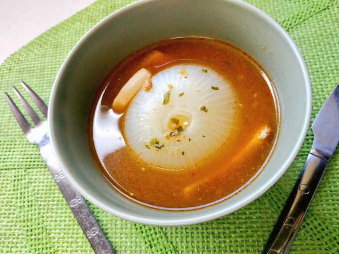 麻婆豆腐に飽きた…そんな貴方にご提案✨
玉ねぎのマーボー仕立ては如何でしょうか✨

スープとしても、メインとしても美味しい一品です(人*'∀`)。*゜+ 