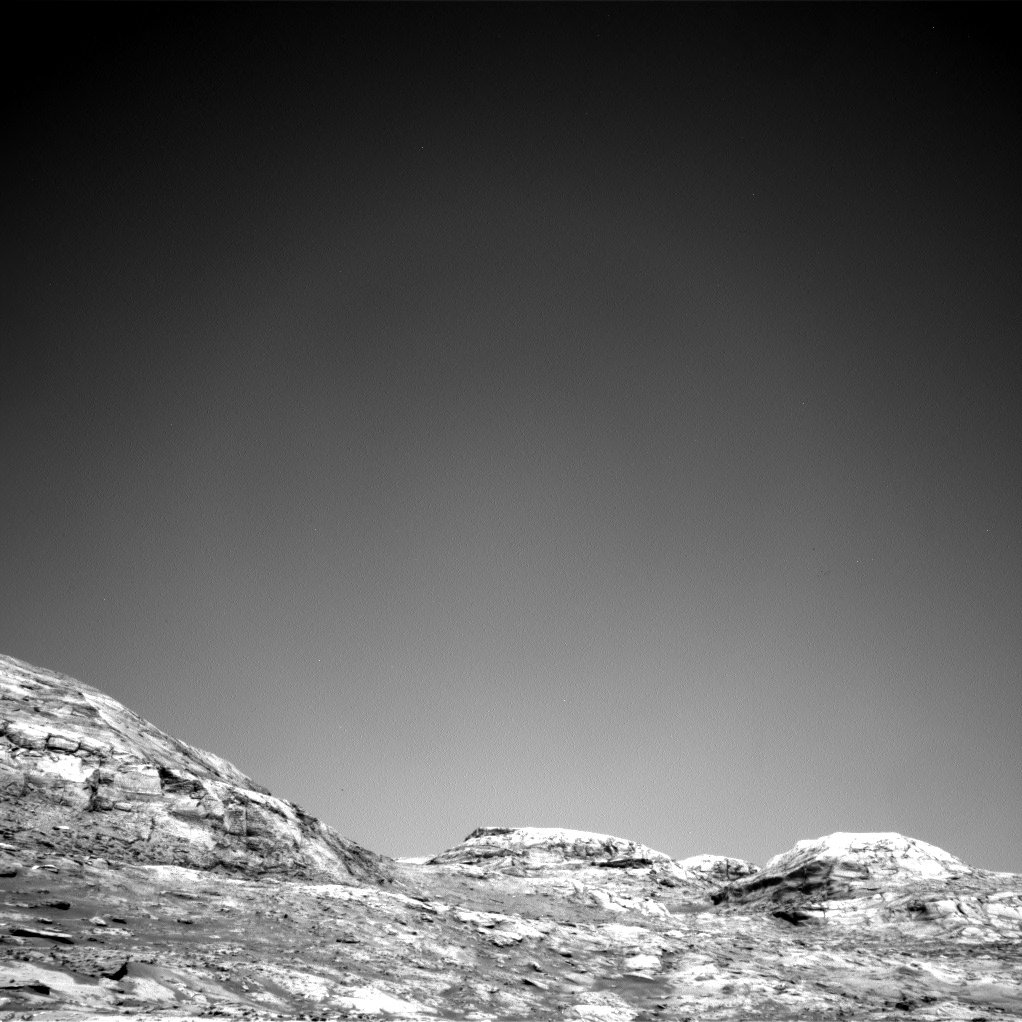 MarsMissionImgs's tweet photo. #CuriosityRover image taken on #Sol3208 at 11:29:33.767 AM with #Navcam #Mars #NASA #Space https://t.co/5byODb0ayh