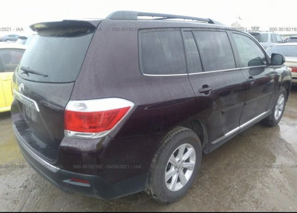 sure4jeri's tweet photo. 2013 TOYOTA HIGHLANDER BASE SPORT 

VIN # 5TDZK3EH7DS141345

Make: TOYOTA

Model: HIGHLANDER BASE

Year: 2013

Mileage: 142027

Exterior PURPLE

Engine:  3.5L DOHC 24-valve VVT-i V6

Automatic

Whatsapp: +2348067095308

#sure4jeri #jeriautos #naijamarketplace #naijamarket #bbn https://t.co/sADkAKvUlB