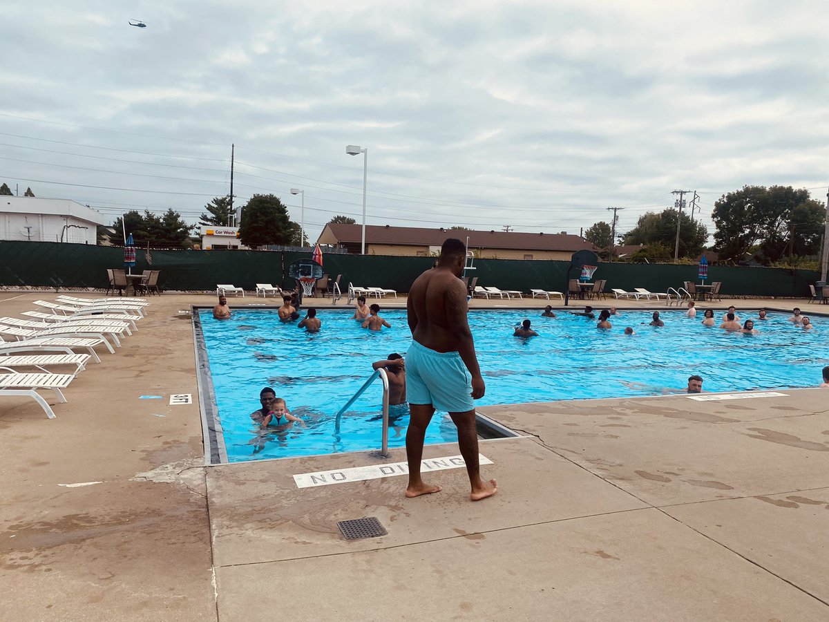 kwc_football's tweet photo. Thank you Atlantis Swim Cub for hosting us this morning! Took a break from the hard work and had some FUN today. #OneTeamWesleyan #PawsUp #ExpectToWin #FallCamp21 #Day7 https://t.co/TTfAJU4UNF