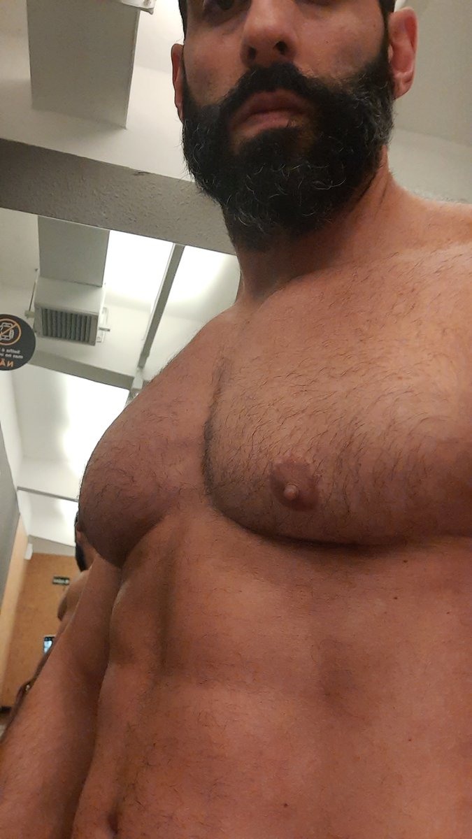 Fcuk my pecs are exploding after this intense work out💪

RT if you would die to duck it