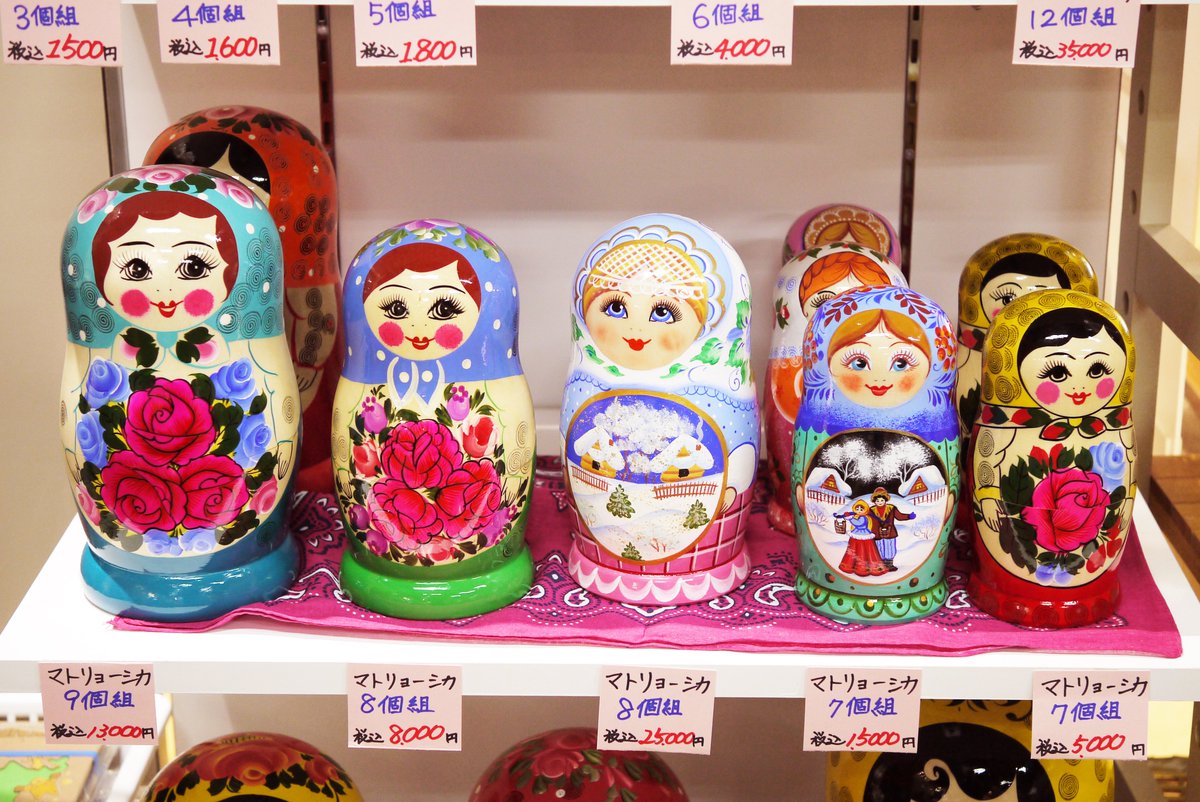ロシアでつくられたマトリョーシカ人形のご案内🇷🇺 開けると小さな