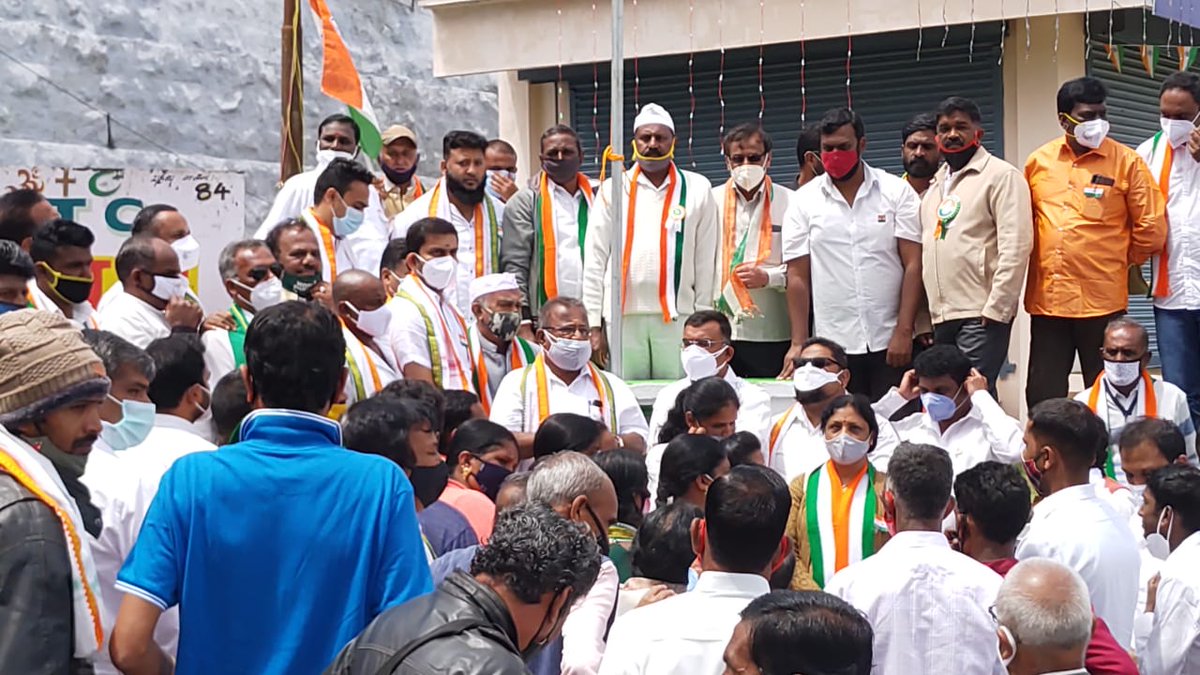 jaheerjrs's tweet photo. Families of freedom fighters were honoured in presence of @INCTamilNadu Gen.Sec &amp; @INCNilgiris Incharge #KarthikThangabalu &amp; #VijayKumar along with #INCNilgiris cadres @withjab
@MotmilIN
@INCIndia @KS_Alagiri @dineshgrao @GaneshmlaR @PriyaNashmikar @manesh_redefine https://t.co/jIKZFBJt1i