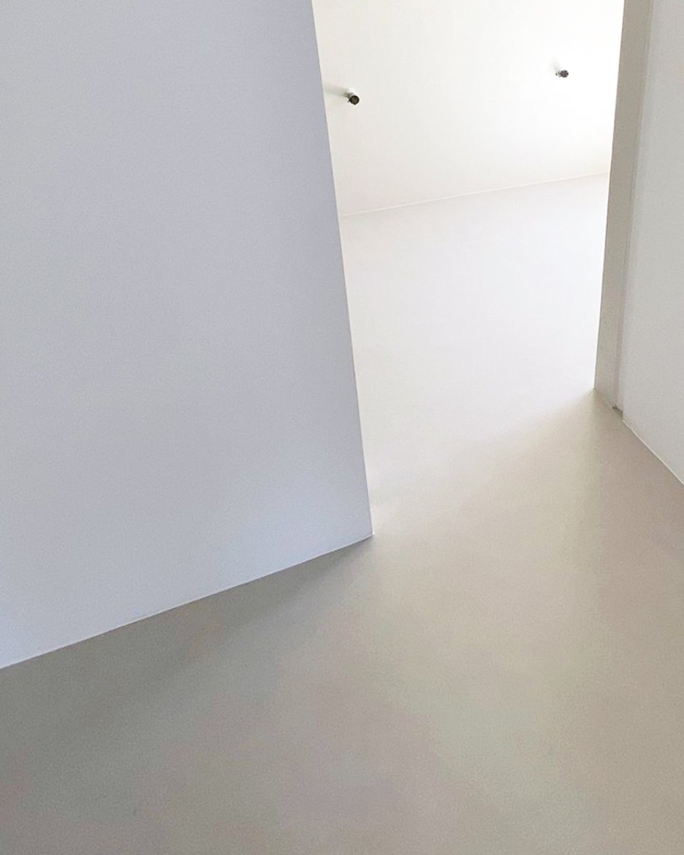 pintormallorca's tweet photo. Otra aplicación de suelos continuos @kerakoll_ES finalizada en #Mallorca 💪 Increíbles pavimentos continuos de 3 capas con una bonita paleta de diez colores cálidos y envolventes #warmcollection https://t.co/Gcw1d8TqcG