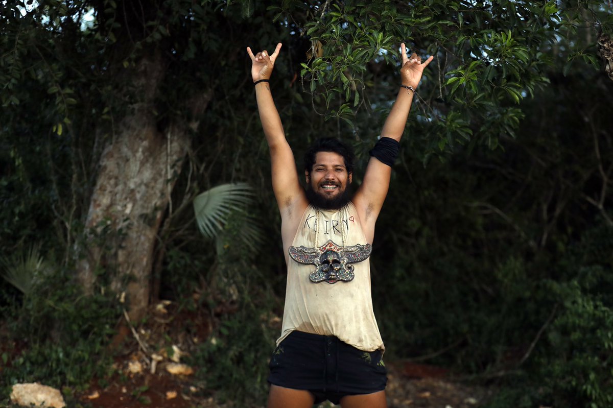 mexico_survivor's tweet photo. ¡Julio es el 𝙎𝙀𝙂𝙐𝙉𝘿𝙊 𝙁𝙄𝙉𝘼𝙇𝙄𝙎𝙏𝘼 de Survivor México, ganando el Collar de Inmunidad Individual contra @AdianezHzR! 🌴👊🏼😎 #SurvivorGranFinal https://t.co/VlQWLl2h5S