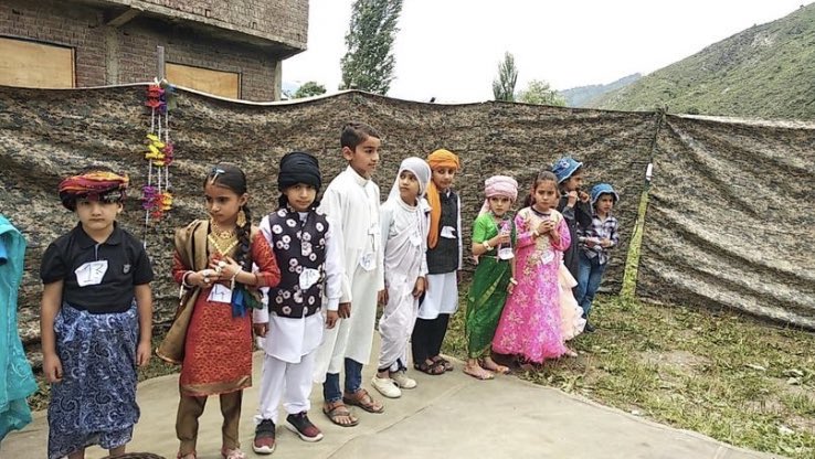 Such a lovely sight to watch

Kashmir kids presenting the culture  of our country on the 75th Independence Day.

#PakistanBanegaHindustan
#SofieKashmir
#14thAugustAzadiDay
#PakistanIndependenceDay
#IndependenceDayPakistan