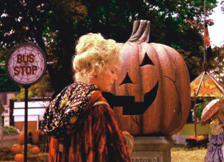 horrorsthetics's tweet photo. halloweentown • (1998) 🎃 https://t.co/lMEnOFfEPb