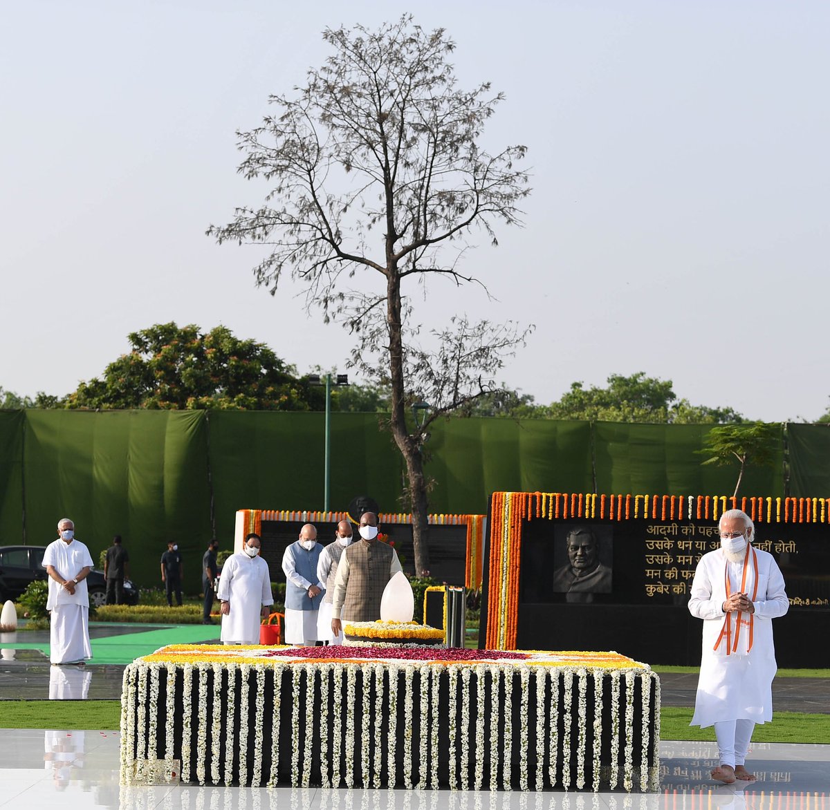 We remember his warm personality, we remember his endearing nature, we remember his wit and humour, we remember his contribution to national progress. 

Atal Ji lives in the hearts and minds of our citizens. Today, on his Punya Tithi went to Sadaiv Atal and paid tributes to him.