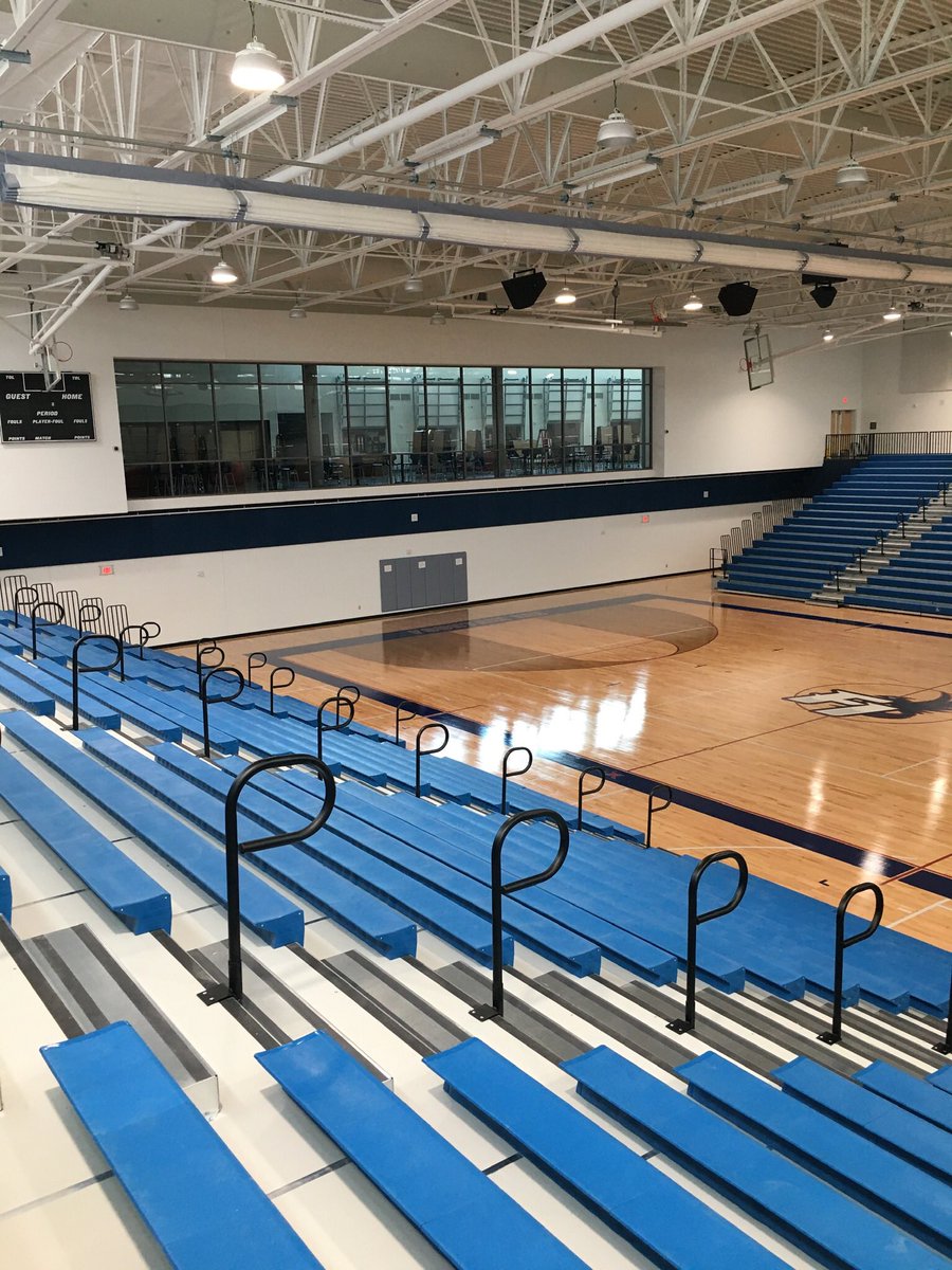 markwillissc's tweet photo. Sunday afternoon and @principaltiller working tirelessly for grand opening of Fountain Inn High School @gcschools first new high school in 50 years. Itβs Institute of Automation & Engineering will focus on engineering,mechatronics and computer science. #FIHS #riseup #furypride https://t.co/Iv6G1LYveV