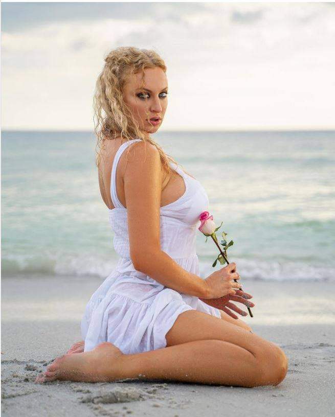 blackstar_pi's tweet photo. Natalie just wanted to come to America to be a model. #90DayFiancePillowTalk https://t.co/qchvS3yOaZ