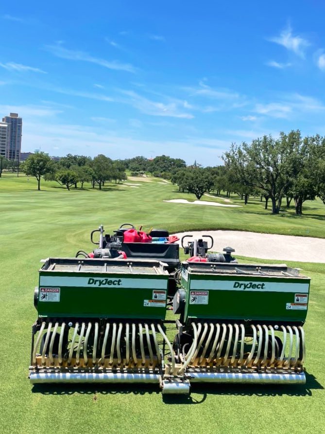 DryJectTexas's tweet image. Always a great day with @robduane @Heppell_Jacob and crew at beautiful San Antonio CC. Pulled cores in front of us, then #Dryject, great combo that delivers maximum benefits!