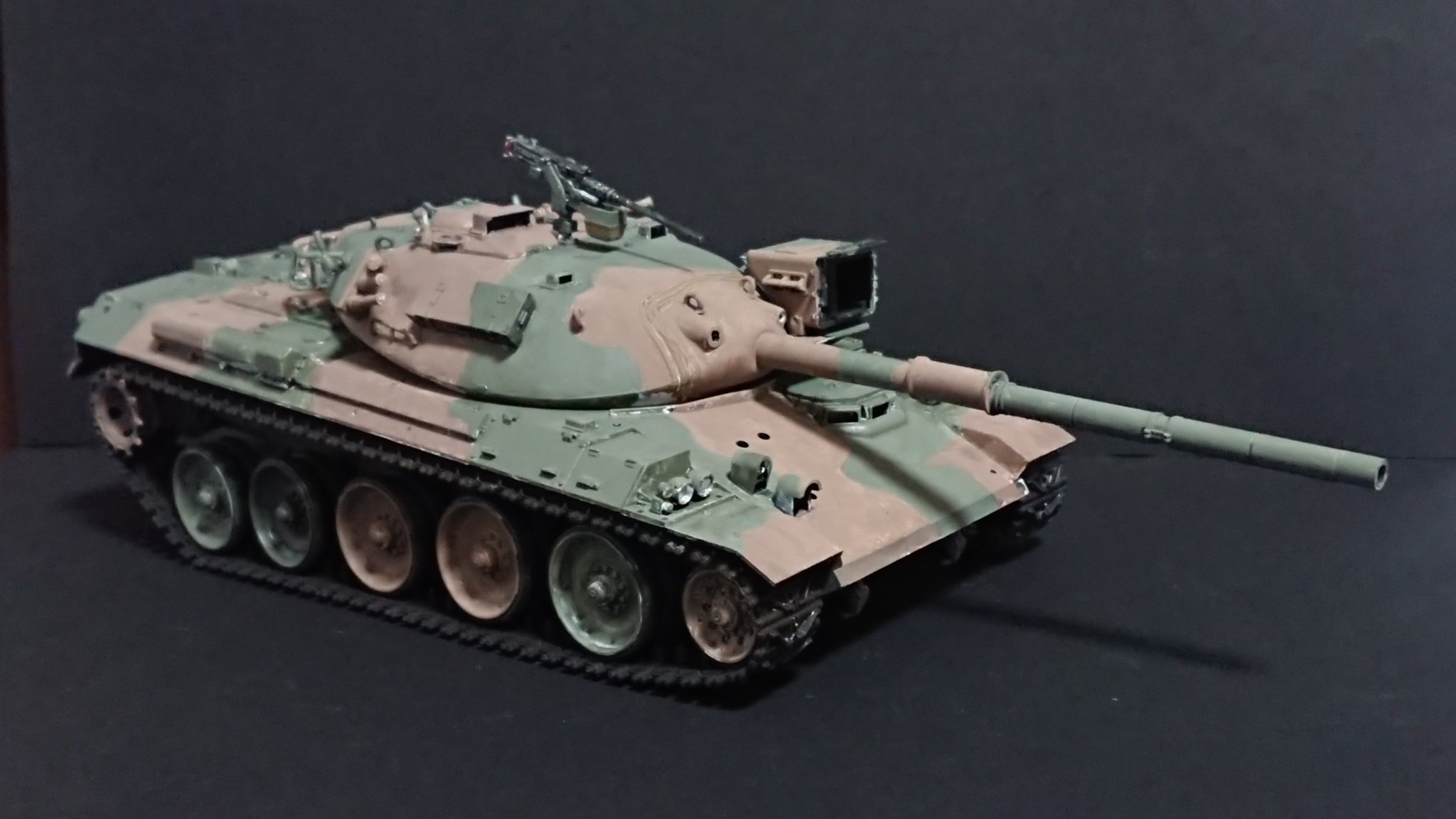 Rpapa 1 35 タミヤ 74式戦車 土日アマプラでガルパン1 12話 劇場版流しっぱなしで塗装してました このまま１日寝かせて塗料乾燥させてから次のフェーズに移行しようかと思ってます デティールアップの範囲ってどの辺までなんだろ スカート履かせたりリ