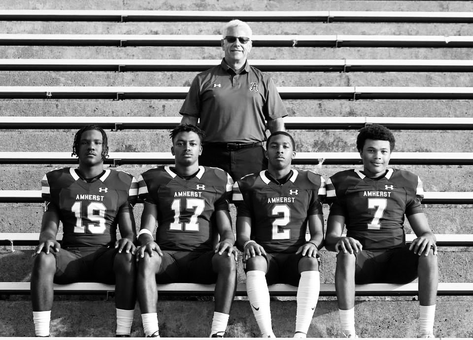 TresLiggon's tweet image. Proud to be Apart of such and amazing Group of Athletes!!  

#QB1
#FieldGenerals