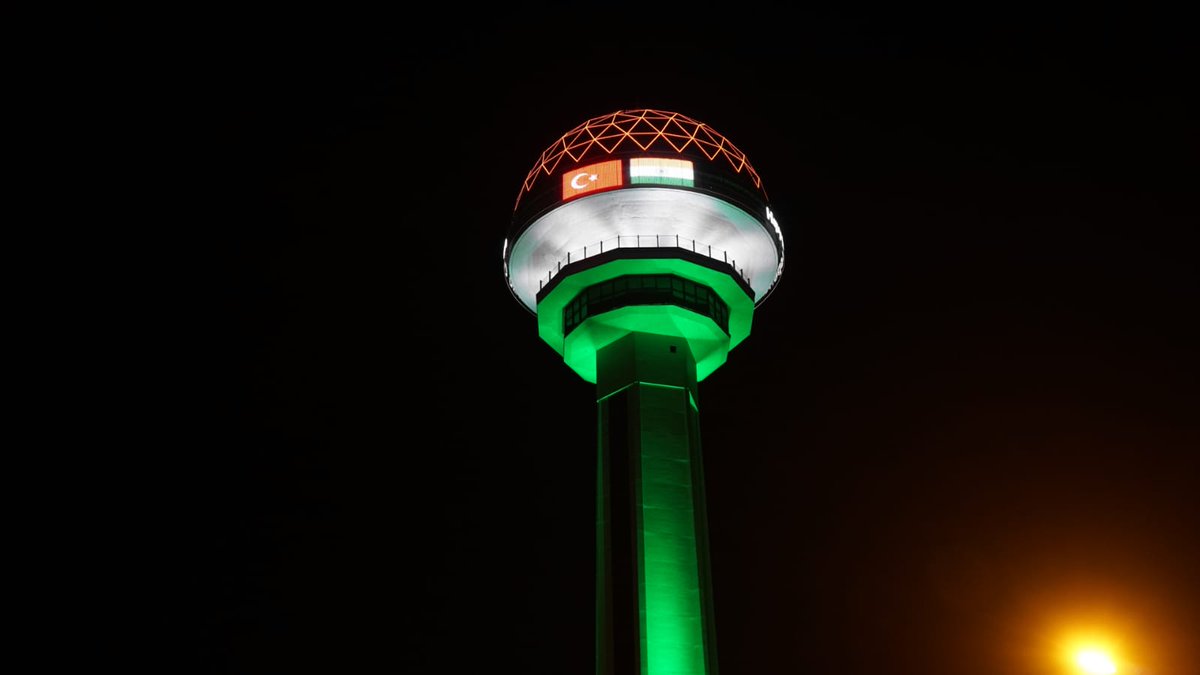 shk_azad's tweet photo. The Iconic #Atakule tower, overlooking #Ankara from the Cankaya heights, lit up in Indian tricolour 🇮🇳, on #IndianIndependenceDay night..
#AazadiKaArmritMahotsav #AmritMahotsav #IndiaAt75 #atakule #kentinsimgesi #signofthecity
@atakuleofficial https://t.co/ePYiZiCFDG