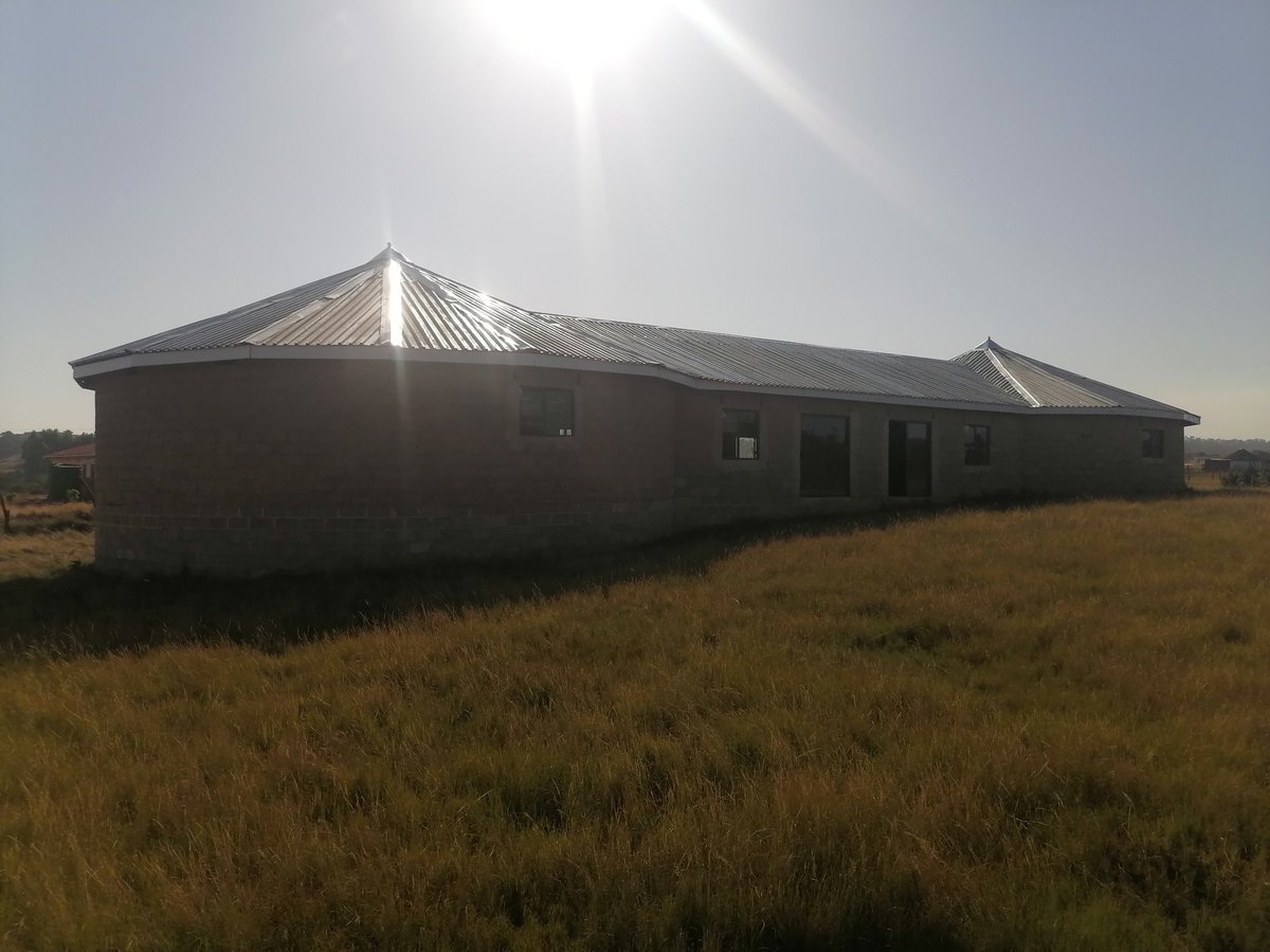 Novulakuvaliwe_Library tweet media