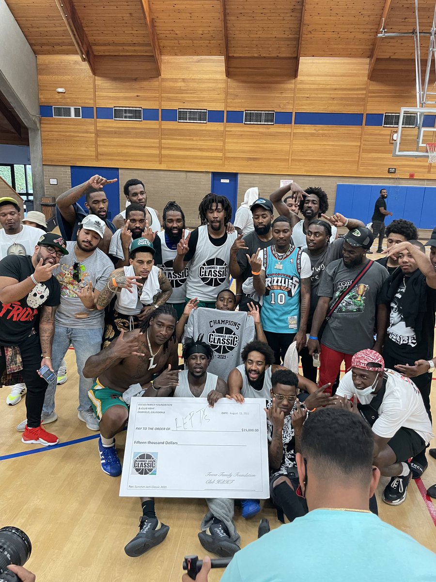 SaucyAzzKwazz's tweet photo. Appreciate everybody that came to fuck wit us 🤟🏾❤️#RealRepty https://t.co/oZPh2gJGXA