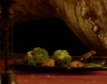 Was having a perfectly lovely time watching a new historical <a href="/BBCTwo/">BBC Two</a> series on the Boleyns and suddenly there's Thomas Howard dining on a plate full of  broccoli. Goddamn BROCCOLI! — introduced to England a good 200 years later. Anne's isn't the only head that should roll. 🥦⌛️🙄