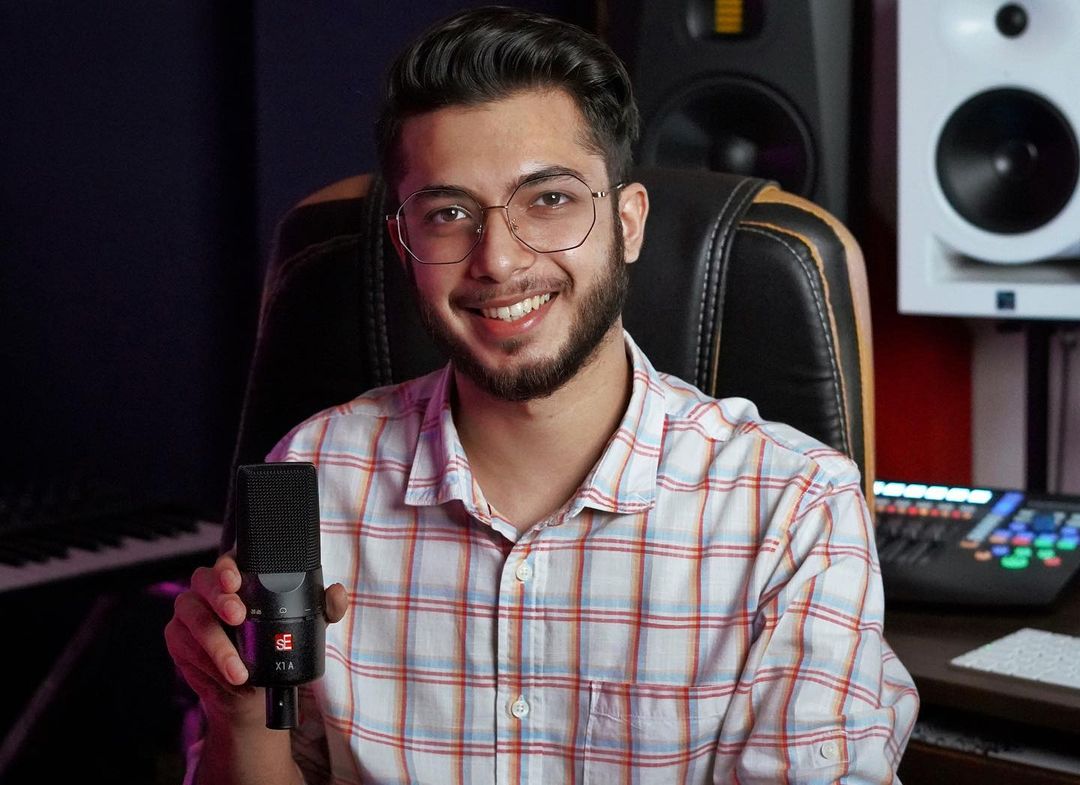 MixWithVasudev's tweet photo. Done with July’s Monthly Contest. Congratulations to Harsimran Singh for bagging the first position and choosing the wonderful “RF-X Reflection Filter” by @seelectronics 🔥

Who all are in for the August Monthly Contest? Comment the prize if you know below 🤭

#mixwithvasudev https://t.co/HYhbnH3B2t