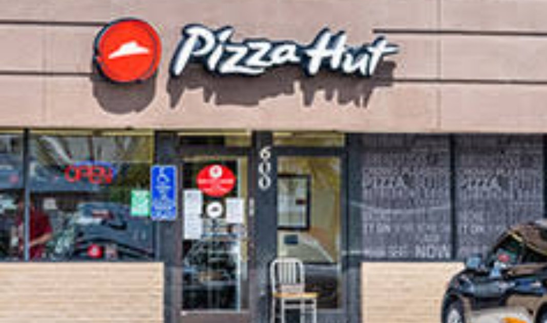 tapariachandan's tweet photo. #pizzahut I remember my #Jaipur days that every time we used to *Ring a Bell* to express that we are happy customer. Today Pizza Hut (Devyani Int) Ring the Bell at Exchange. WHAT ARE YOU CELEBRATING TODAY
#Devyaniinternational #DevyaniIPO #market #jublfood 
#ipo #mondaythoughts https://t.co/gHTItnCcGR