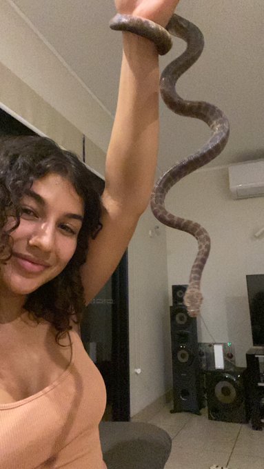 Watch Rubi Valentine's leaked NSFW photo on TwXstars