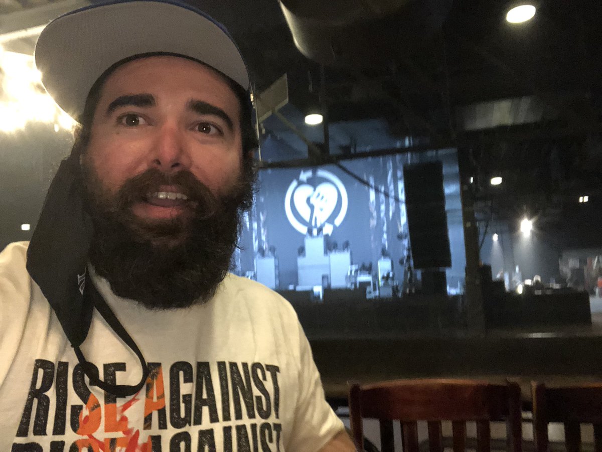0xJoshuaSL's tweet image. Was pretty amazing to watch @riseagainst live. Thanks @LailManu for bringing us along VIP-style. Was truly shocked to be one of the older folks in the room, RA is successfully speaking directly to the next generation. Amazing #Chicsgo vibes there tonight.