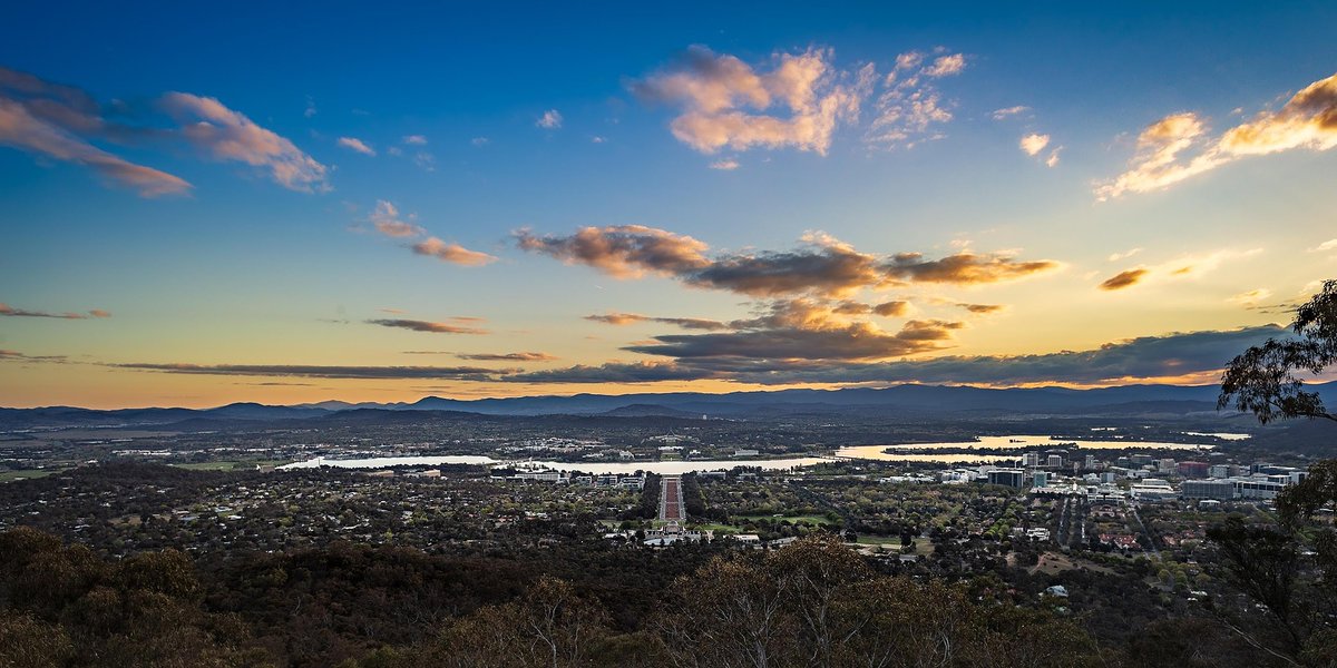 UNSWCanberra's tweet image. We've got this, Canberra! 💪😷 
As the government announces an extra two weeks of lockdown, we'd like to remind students, staff and the wider community to stay safe, and hopefully we will be out of this soon! 
Info for staff and students available here: bit.ly/3yIarO1