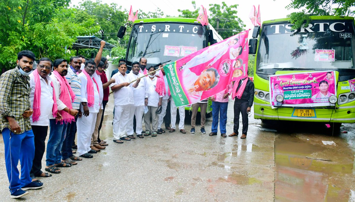 nbrmiryalaguda's tweet photo. ***చలో హుజూరాబాద్***

తెలంగాణ రాష్ట్ర రథసారధి సీఎం కేసీఆర్ గారు  హుజురాబాద్ లో ప్రతిష్టాత్మకంగా ప్రవేశ పెడుతున్న   దళిత బంధు ప్రారంభోత్సవానికి మిర్యాలగూడ నియోజకవర్గం నుంచి పార్టీ శ్రేణులతో కలిసి బయలుదేరడం జరిగింది https://t.co/j0K0evS9t1
