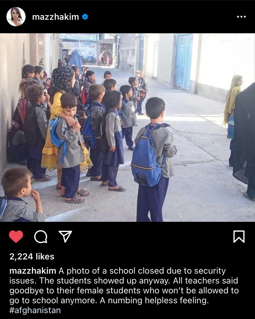 AzitaGhanizada's tweet image. I am gutted 💔kids showing up for school. Even though it’s closed. Teachers saying goodbye to the young girls who likely won’t be able to return. This is what we leave behind.  The undoing of 20 years of progress, overnight.  May they all be safe #Afghanistan