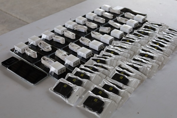 MGROnlineLive's tweet image. ผบช.ภ.8 ส่งมอบเครื่องอ่านบัตร #SmartCardReader จำนวน 51 เครื่องให้กับเจ้าหน้าที่ผู้ปฏิบัติหน้าที่คัดกรองบุคคลเข้า ออก 
 #ด่านตรวจภูเก็ตท่าฉัตรไชย ยกระดับการตรวจคัดกรองคนเข้า #ภูเก็ต