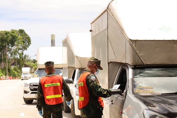 MGROnlineLive's tweet image. ผบช.ภ.8 ส่งมอบเครื่องอ่านบัตร #SmartCardReader จำนวน 51 เครื่องให้กับเจ้าหน้าที่ผู้ปฏิบัติหน้าที่คัดกรองบุคคลเข้า ออก 
 #ด่านตรวจภูเก็ตท่าฉัตรไชย ยกระดับการตรวจคัดกรองคนเข้า #ภูเก็ต