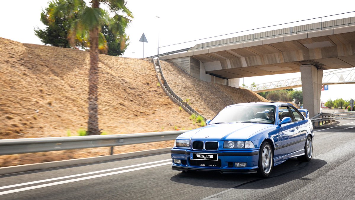 ParMotorClub1's tweet photo. BMW M3 E36. Sustituía el 4 cilindros del e30 por un 6 en linea con distribución variable (VANOS) que alcanzó los 321cv.
¡Un auténtico M puro! 

Fotografía: @gj_supercars 

#parmotorclub #motorclub #parmotor #clubmotor #club #bmw #bmwm3 #m3 #m3e36 #sixinline #atm #321cv #cv #bmwm https://t.co/65YNDgos7d