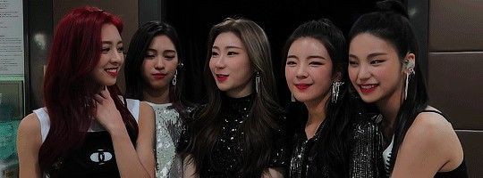 ITZYbillboard_'s tweet photo. DAY 1 - #ITZYweek

Midzys are you ready for a challenge? Drop the tags to increase our social metrics!! 

Reply: ITZY TRACK/MEMBERS/COLORS + 
HELLO ITZY + #ITZY #있지 + @ITZYofficial 

GOAL:
500 REPLIES 
50 RETWEETS https://t.co/kAhO5LBJce