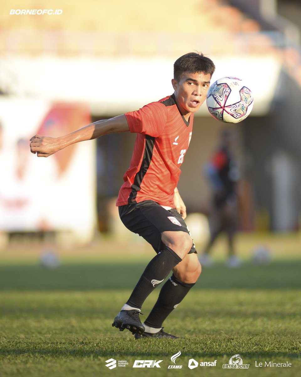 BorneoSMR's tweet photo. Senin Semangat!! BRI Liga 1  2021/2022 sudah semakin dekat. 

KASIH MANYALA 🔥

#BorneoFC #SMR #Manyala #WeAreSamarindans https://t.co/t4Ta1dZsav