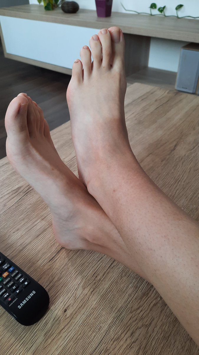 Pretty long toes