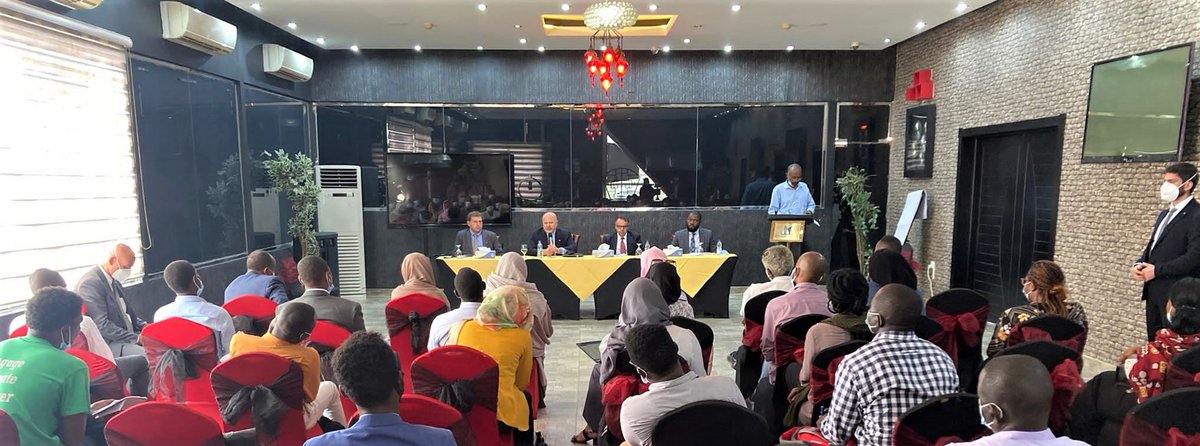 CourPenaleInt's tweet photo. 📢Procureur #CPI #KarimAAKhanQC a échangé avec des représentants de la société civile lors de sa récente mission au #Soudan. La société civile continue de jouer un rôle important pour garantir la #justice pour les victimes de crimes d’atrocité au #Darfour #lajusticecompte https://t.co/IHMQsaHbVw