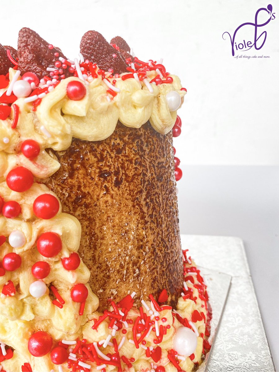 worldof_violets's tweet photo. Of flavors and tastes, 
Of sweets and smells, 
Of moments worth savoring make it Violet’s. 
Have you had a bite of cake this week yet?

#violets #ofallthingscakeandmore #bluevioletsmunch #cake #bakery #slicedcake #cake #asliceofviolets #kumasi #ghana #birthdaycake #cakeorder https://t.co/KlO2BiULJR