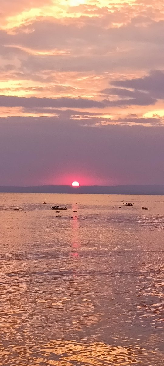 Mamboleokenya's tweet photo. I was lucky to Capture the Lake Victoria Sunset at the World Famous Dunga Hill Camp ! #tembeakenya
#magicalkenya @magicalkenya
#KisumuSunset @tunajibu https://t.co/nx1Hbo8arh