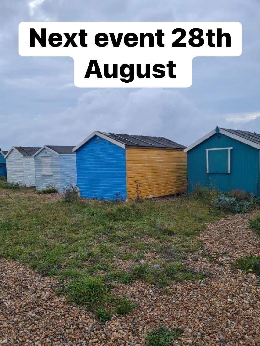 Oh boy!  They've only gone and painted  the famous yellow beach hut at our turn around point.

Is that just an undercoat? Will it be all blue?! Will it ever be yellow again?!

Find out by coming along to our next event on Saturday 28th August!!!
#loveparkrun #beachhutgate