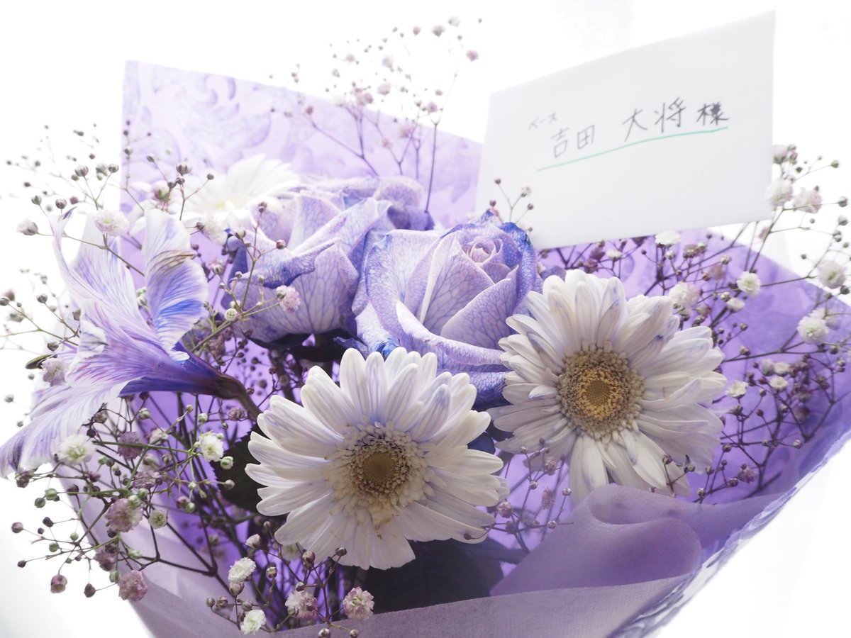 vono_dm's tweet photo. 演奏の仕事で素敵な花束をいただきました💐 https://t.co/qLUipyZk14