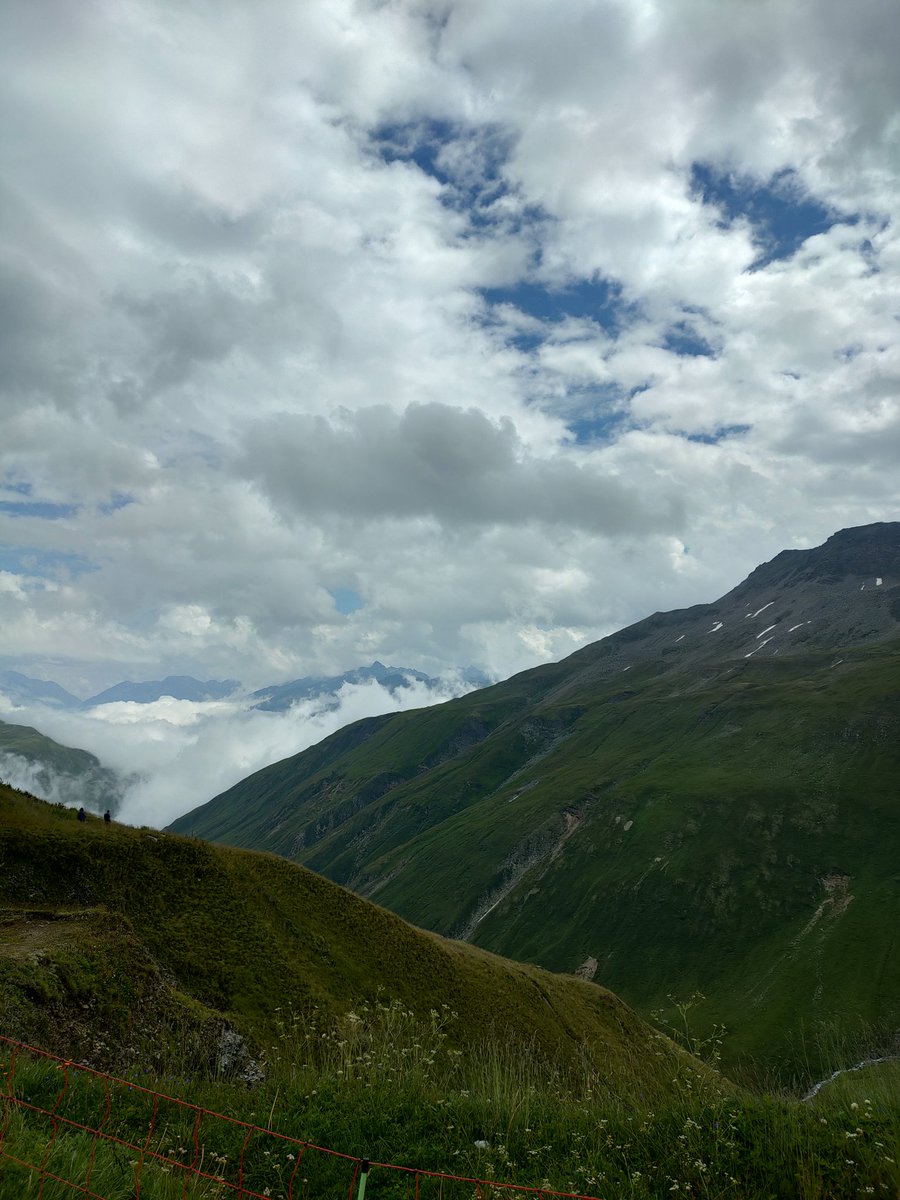 We zijn er! Vorig jaar de grootste jongen (Galenstock) hier al beklommen, eens kijken of we een ander toertje vinden deze keer.