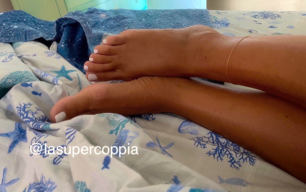 lasupercoppia's tweet photo. #SexyWife #Milf #Valkyrja #Goddess #MilfieClub #MILFMafia #NGOT #VenusModels #HotWife #Fetish #SexyBody #PussyWife #SexyFeet #WhiteNails #Feet #Toes #LongToes #PrettyToes #PrettyFeet #FootFetish 😍 la mia #ancella ha scelto il colore di #ferragosto #biancocalce che ne pensate? 😁 https://t.co/pErANuVVP1