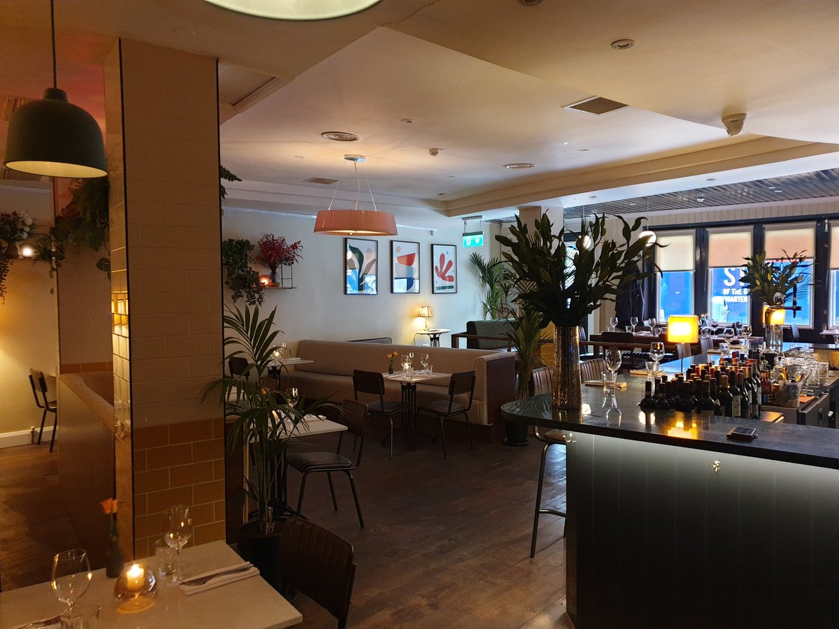 💁‍♀️🌱💁‍♂️ HIRING! 💁‍♀️🌱💁‍♂️
We are hiring waitstaff here in Glas. Candidates should have experience working in a busy restaurant and preferably have an interest in vegan and vegetarian food.
Email cover letter and/or CV to info@glasrestaurant.ie
Please RT.
#jobfairy #hiringnow