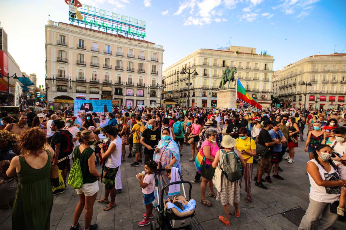 VIM_Media's tweet photo. Zapatistas take to the streets of Madrid! 500 years after the "discovery of America,” Mayan Zapatistas are at the place where colonizers left from, not with the desire to dominate but to learn, listen &amp; create connections to fight for life! 💦❤️ 📸:@Dal_air https://t.co/dcrYBmvveE