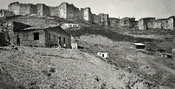 turklernerede's tweet photo. Ankara Kalesi 1900 ler #pazartesi #türk #kültür #türkiye #istanbul #izmir #ankara #mars #osmanlı #tarih #padişah #unutma #bilgi #ateş #türkkültürü #bayrak #ayyıldiz #turklernerede #seyir #manzara #yangın https://t.co/4aDQmwSqOg